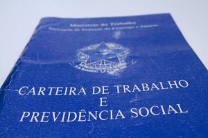 Emprego-Carteira-de-Trabalho-300x200 Emprego-Carteira-de-Trabalho