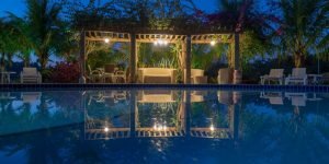 370718_913996_piscina_confraria_colonial_hotel_noite-300x150 370718_913996_piscina_confraria_colonial_hotel_noite