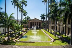 BNDES-museu-19-09-2023-May-Bandeira-de-Mello-baixa-94-de-125--300x200 BNDES-museu-19-09-2023-May-Bandeira-de-Mello-baixa--94-de-125-