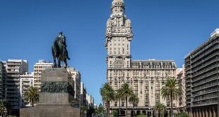 Plaza Independencia é um dos pontos turísticos mais conhecidos e visitados da capital uruguaia Envato Elements