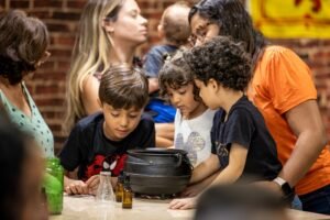 sef332-300x200 Tietê Plaza Shopping Crianças se divertindo no Escola de Magia do Tietê Plaza Shopping