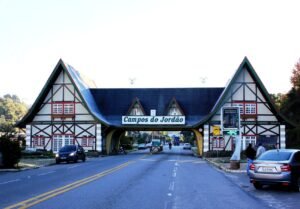geada-01-300x209 Temperaturas negativas e sensação térmica de -0,7ºC marcam o início do inverno Sérgio Tadeu Biagioni/Prefeitura Campos do Jordão