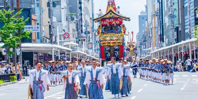 Festival Gion em Quioto Kobby Dagan/shutterstock.com